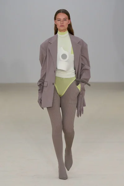Look 19